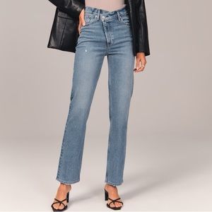 Abercrombie & Fitch Ultra High Rise 90s Straight Jean